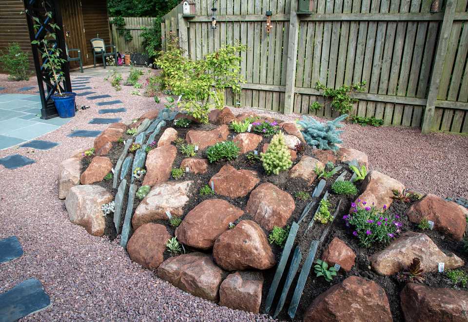 Creative rockery with mixed stone