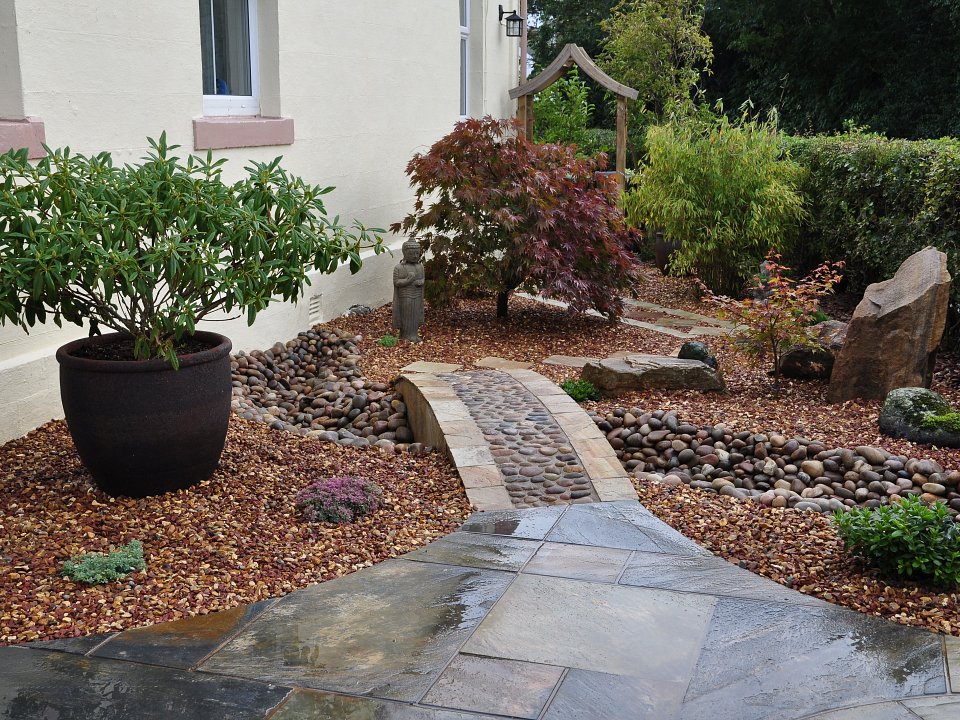 Japanese themed front garden