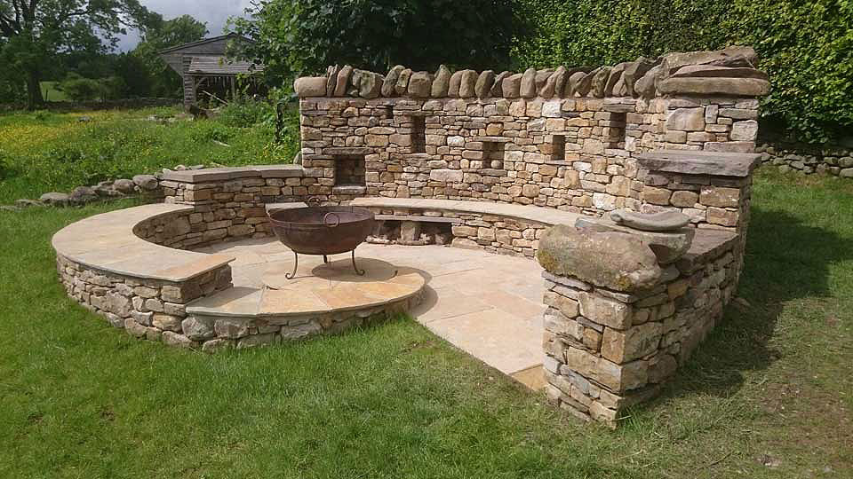 Sheltered seat, Kirkby Lonsdale